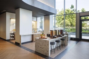 Daily buffet breakfast for a fee - Hilton Arlington Rosslyn The Key (Arlington)