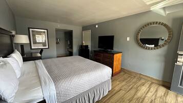 Basic Single Room | Desk, blackout drapes, soundproofing, iron/ironing board