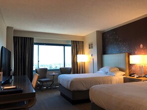 A hotel room with two beds, a desk, a chair, and a TV. - Hyatt Regency Santa Clara (Santa Clara)
