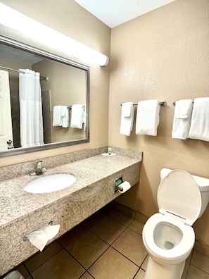 Combined shower/bathtub, free toiletries, hair dryer, towels