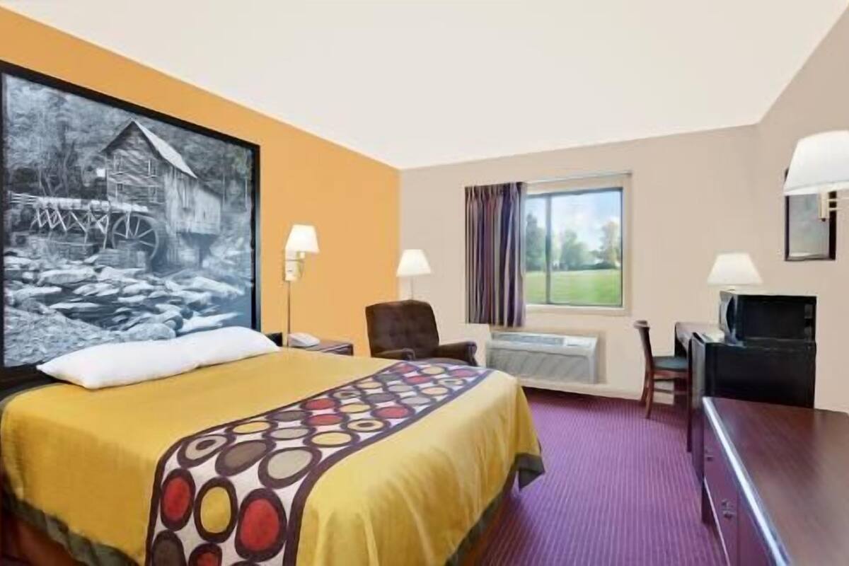 Desk, blackout drapes, iron/ironing board, free WiFi