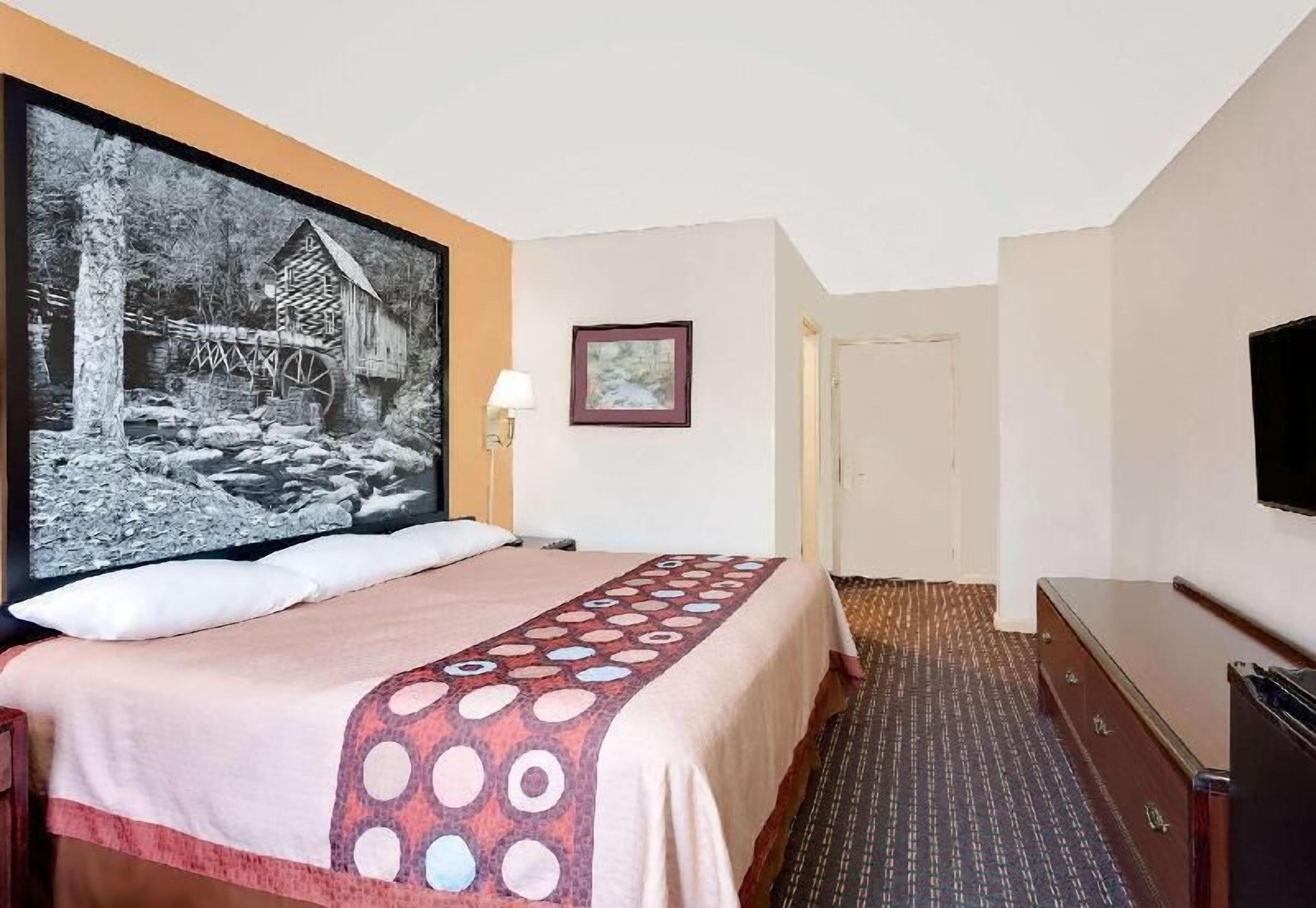 Desk, blackout drapes, iron/ironing board, free WiFi