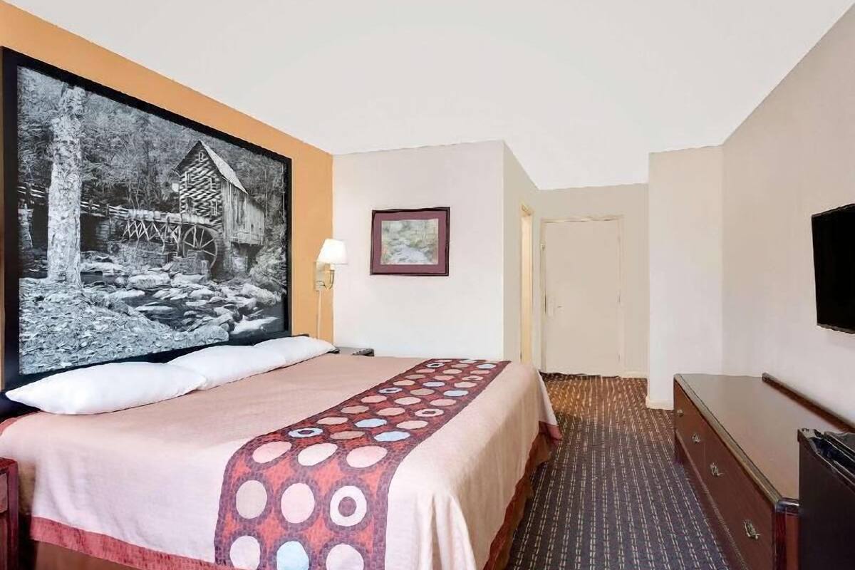 Desk, blackout drapes, iron/ironing board, free WiFi