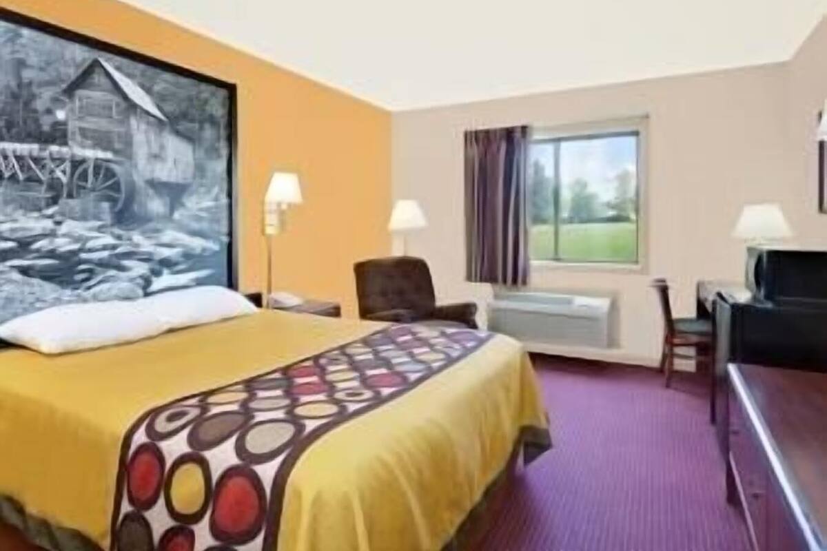 Desk, blackout drapes, iron/ironing board, free WiFi