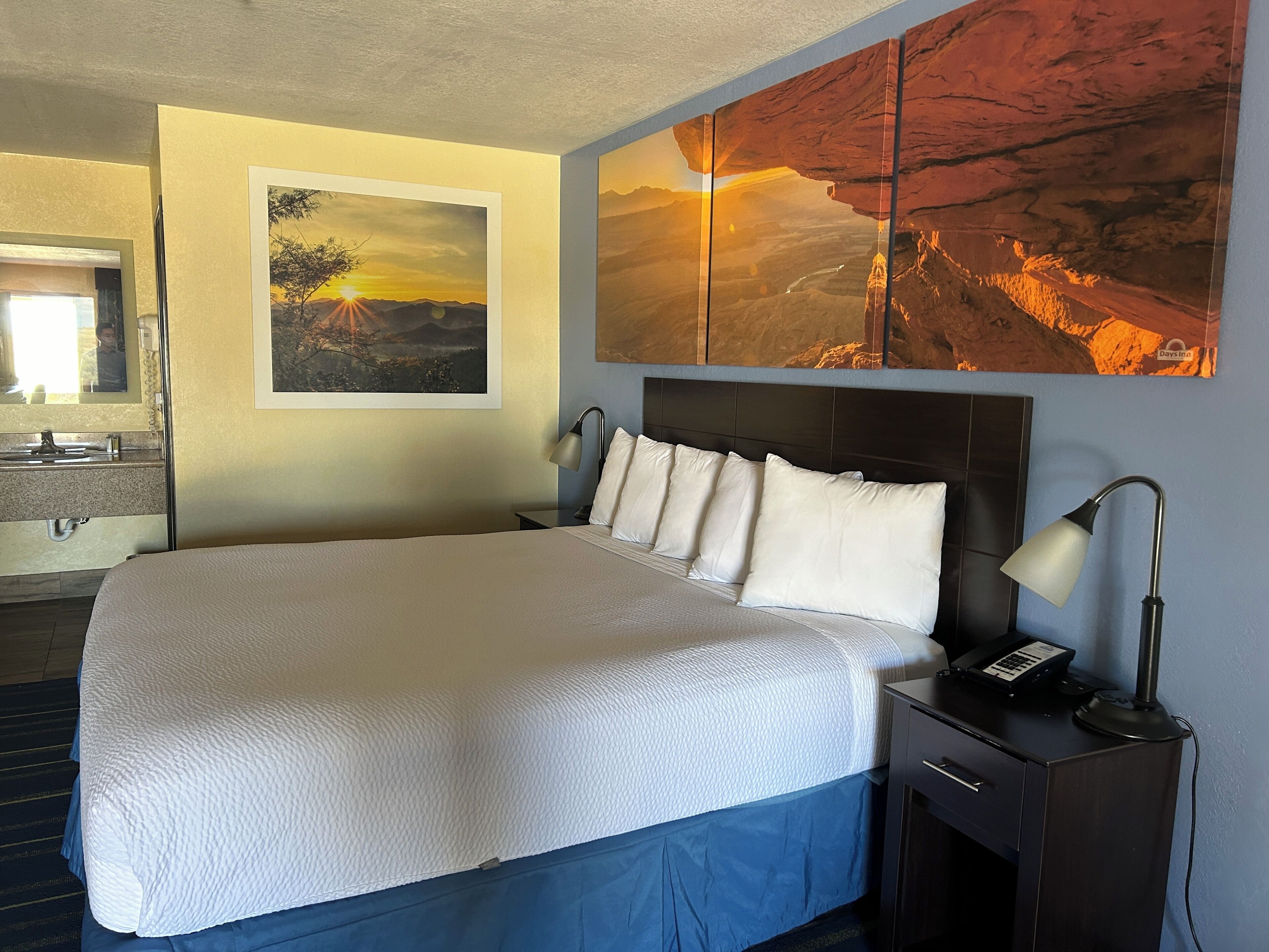 room, 1 king bed, non smoking | 1 bedroom, pillow-top beds, desk, blackout curtains