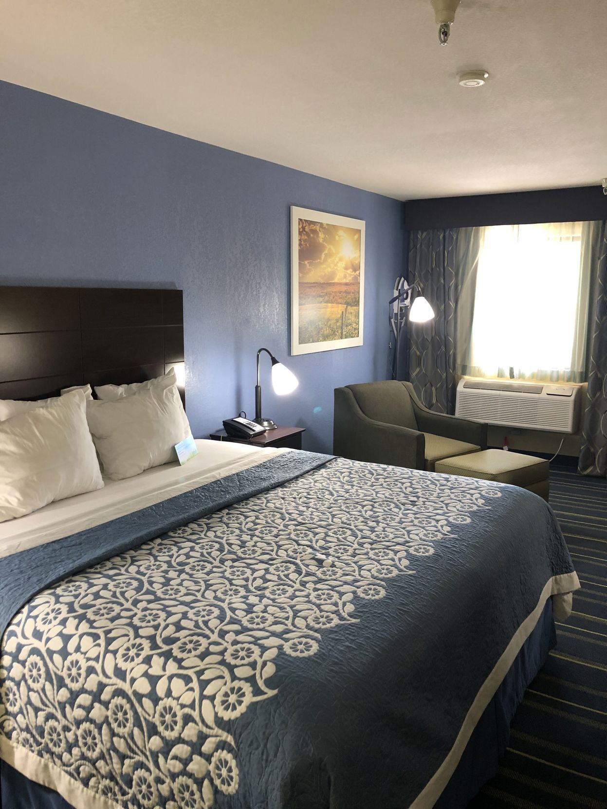 1 bedroom, pillowtop beds, desk, blackout drapes