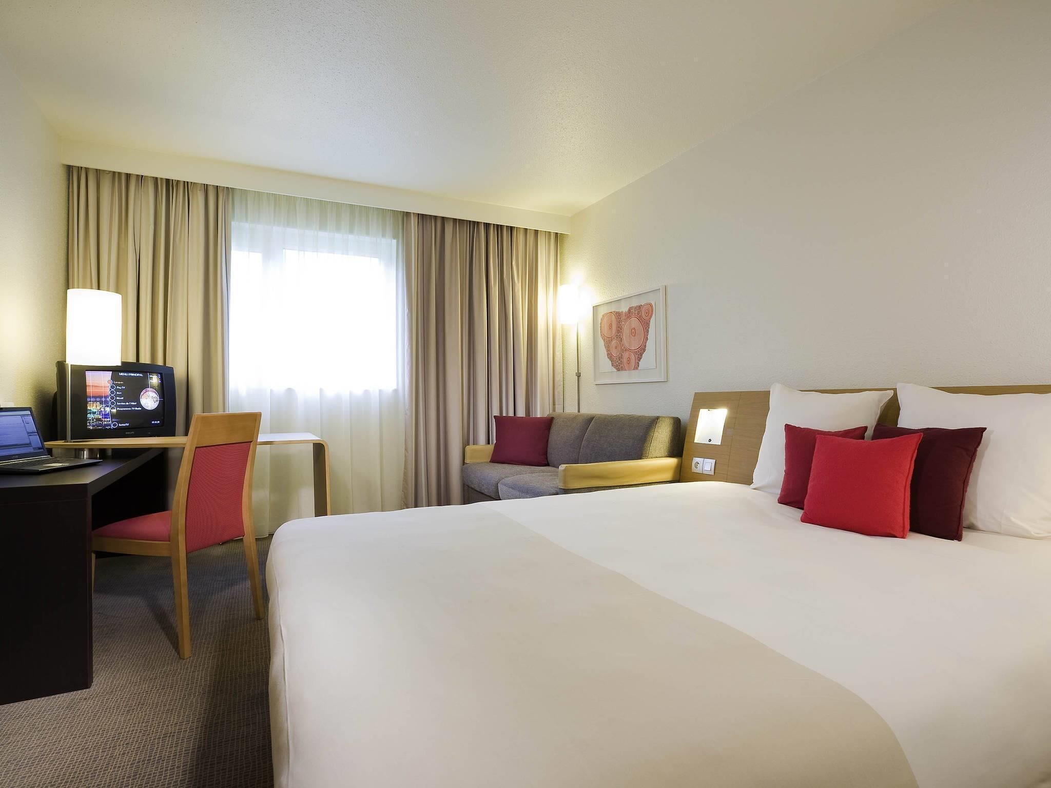 Classic Room, 1 Double Bed | In-room safe, desk, blackout curtains, soundproofing