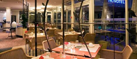 Breakfast, lunch and dinner served