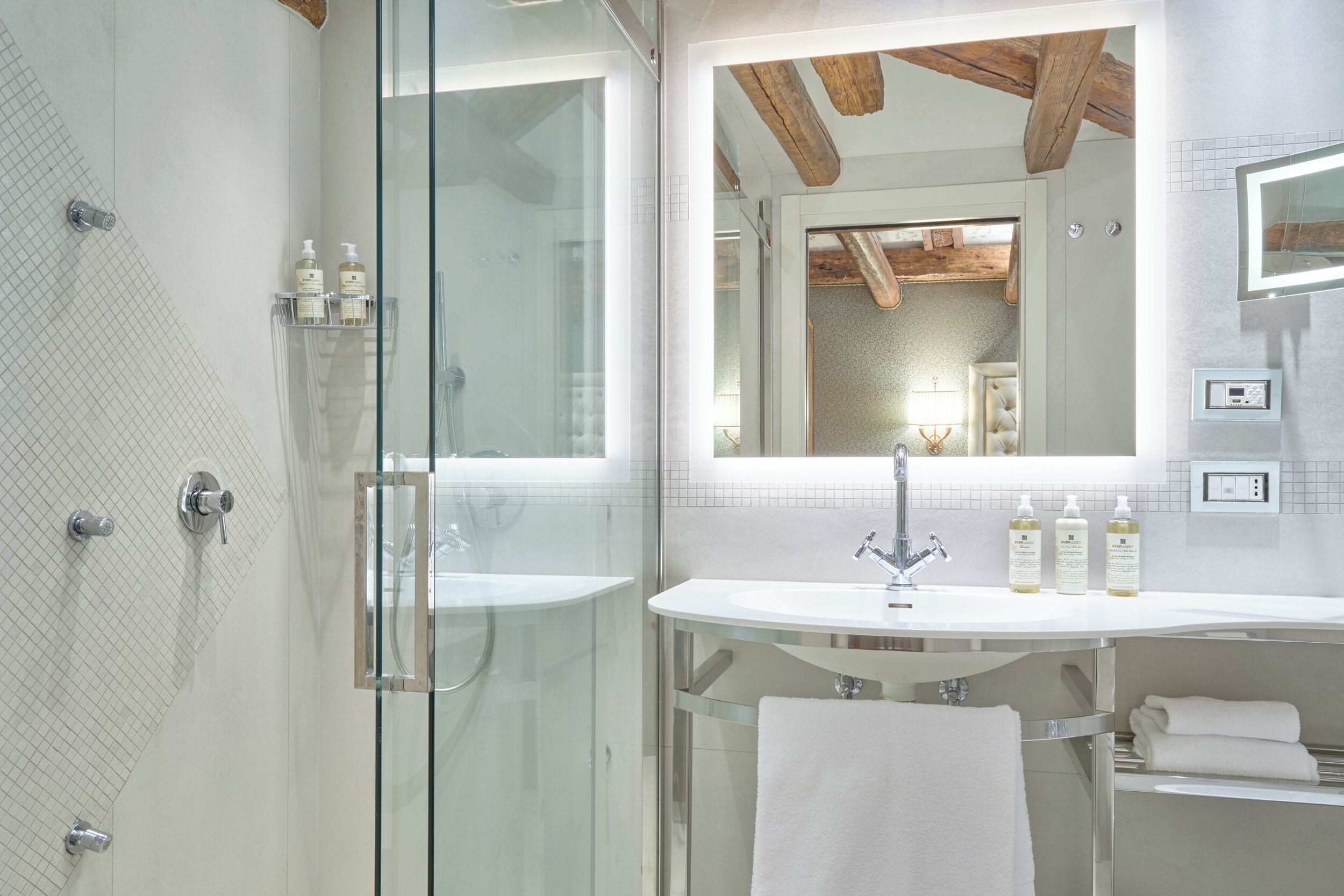 Rainfall showerhead, free toiletries, hair dryer, bidet