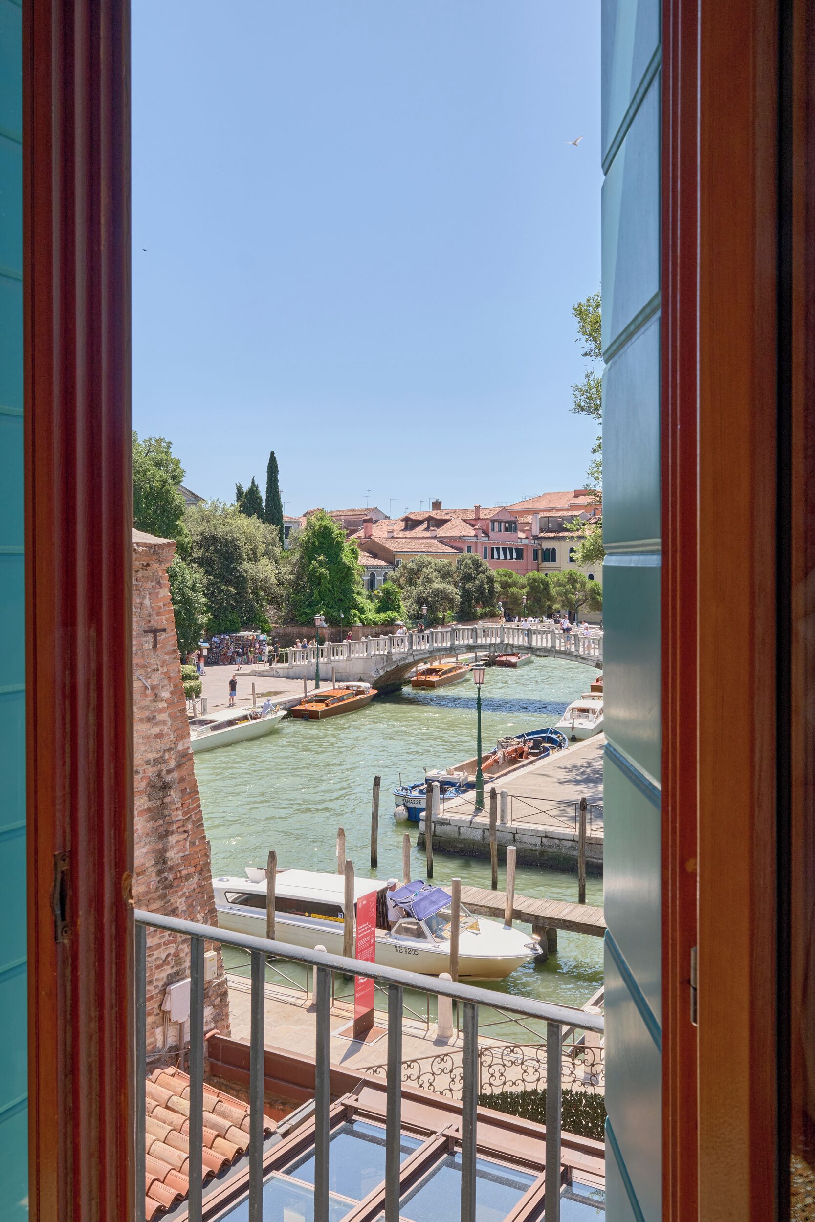 deluxe double room, canal view (piccolo canale e/o giardini) | 1 bedroom, egyptian cotton sheets, premium bedding, down duvets