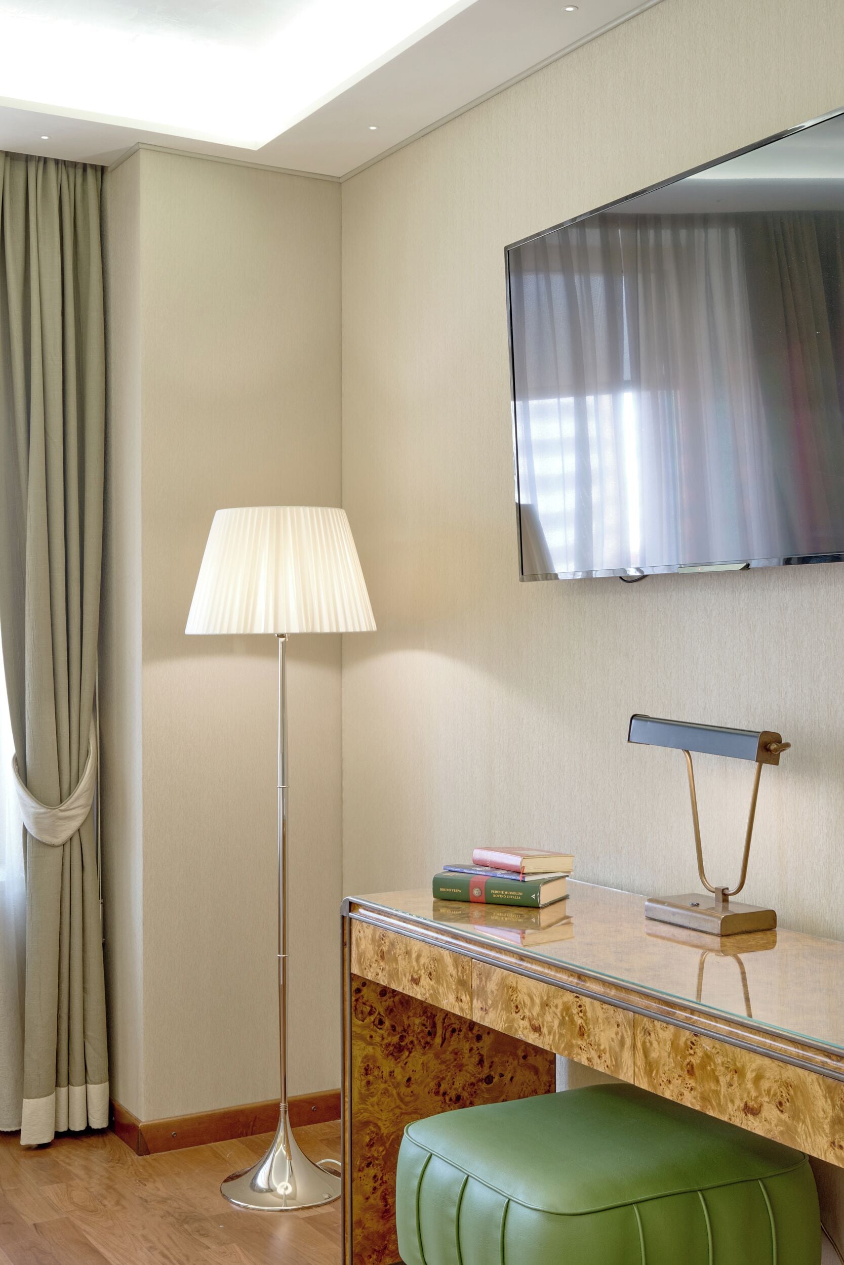 1 bedroom, egyptian cotton sheets, premium bedding, down duvets