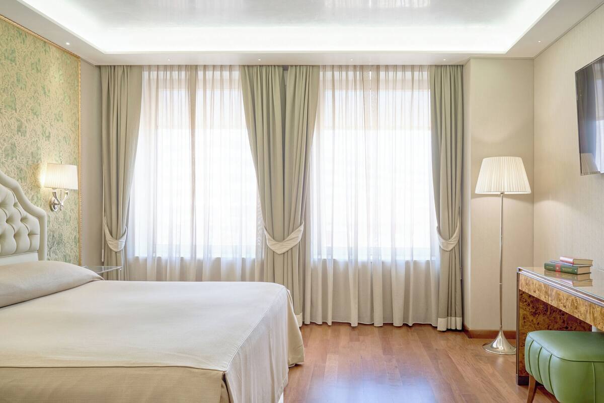 Egyptian cotton sheets, premium bedding, down duvets, pillow-top beds