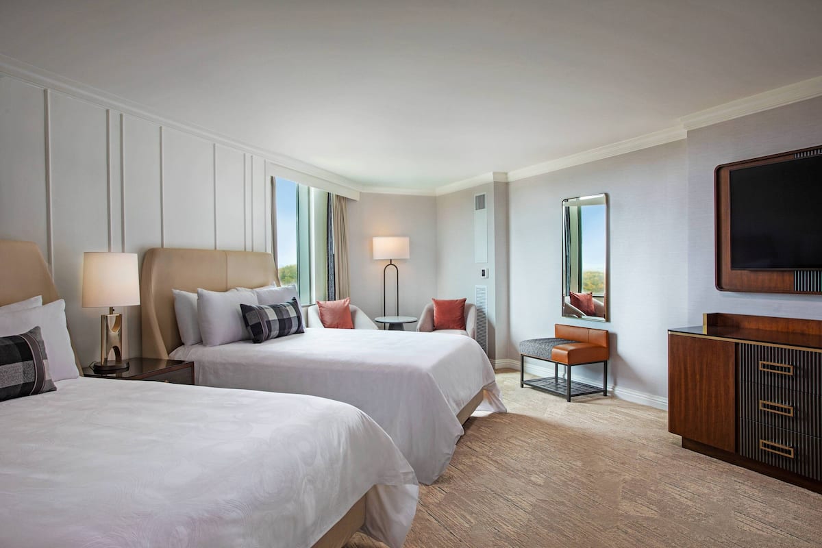 Deluxe Room, 2 Queen Beds, Corner
