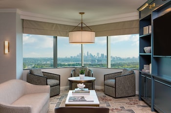 Serves breakfast and dinner at JW Marriott Atlanta Buckhead