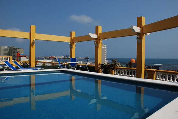 Outdoor pool, pool loungers