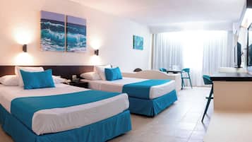 Junior Suite, 2 camas dobles | Premium bedding, in-room safe, desk, laptop workspace