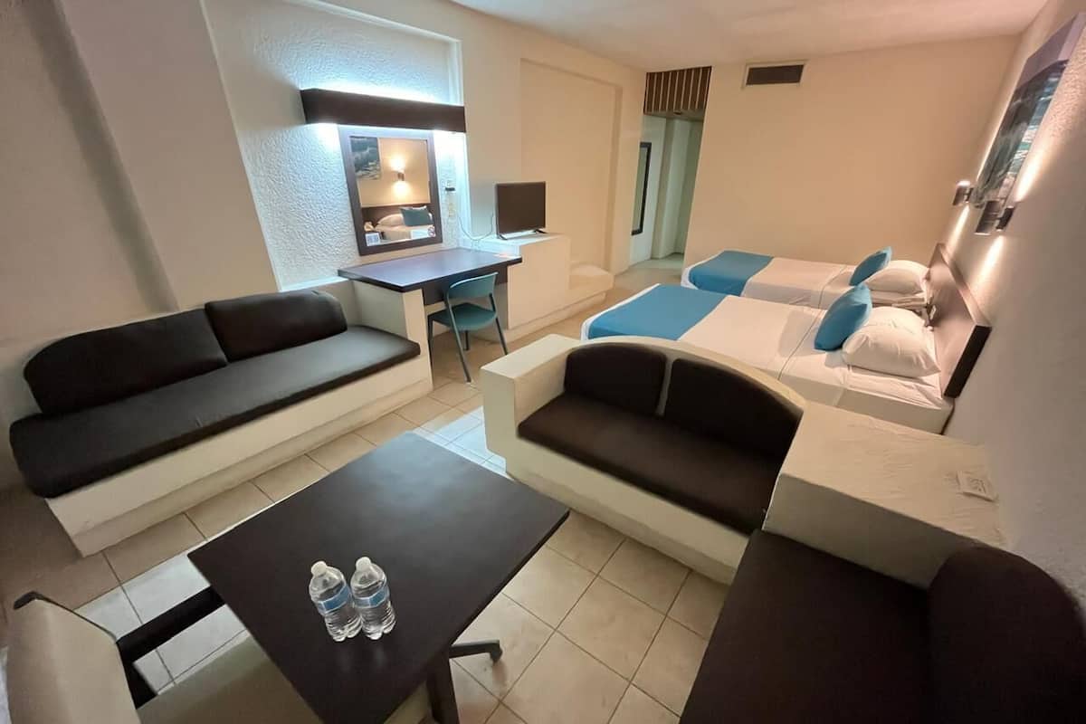1 bedroom, premium bedding, in-room safe, desk