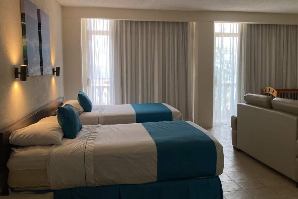 Master Suite, 2 camas dobles | Hochwertige Bettwaren, Zimmersafe, Schreibtisch