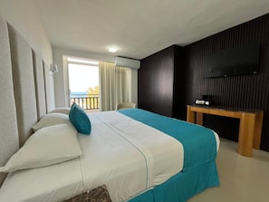 Suite Presidencial, 1 cama king, vista al mar | Premium bedding, in-room safe, desk, laptop workspace - Howard Johnson by Wyndham Veracruz (Veracruz)