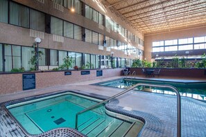 Indoor pool - Sandman Hotel Castlegar (Castlegar)