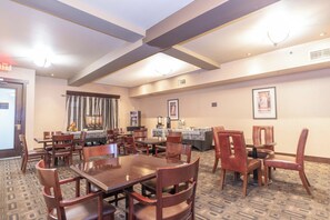 Breakfast (CAD 7.95 per person) - Sandman Hotel Castlegar (Castlegar)
