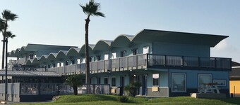 Blue Wave Inn