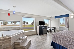 Honeymoon Suite, 1 King Bed, Non Smoking | Iron/ironing board, free WiFi, bed sheets, alarm clocks - Blue Wave Inn (Rockport)