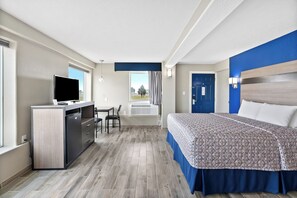 Honeymoon Suite, 1 King Bed, Non Smoking | Iron/ironing board, free WiFi, bed sheets, alarm clocks - Blue Wave Inn (Rockport)
