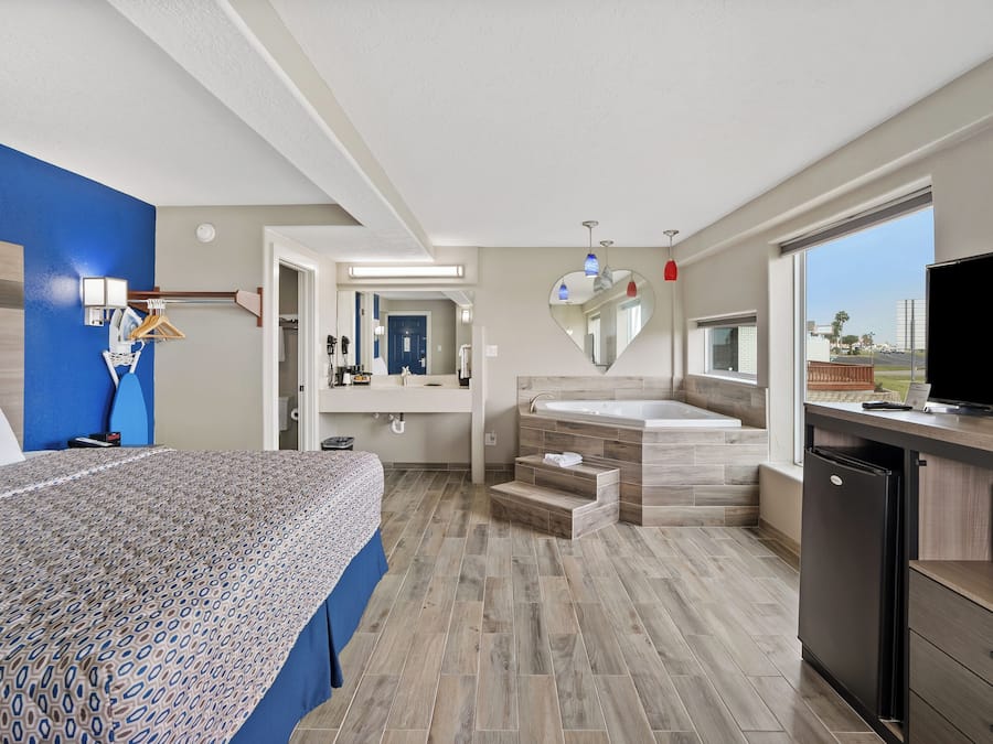 Honeymoon Suite, 1 King Bed, Non Smoking | Iron/ironing board, free WiFi, bed sheets, alarm clocks