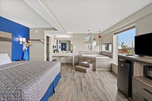 Suite Bulan Madu, 1 Tempat Tidur King, Bebas Asap Rokok | Setrika/meja setrika, Wi-Fi gratis, seprai linen, dan jam alarm