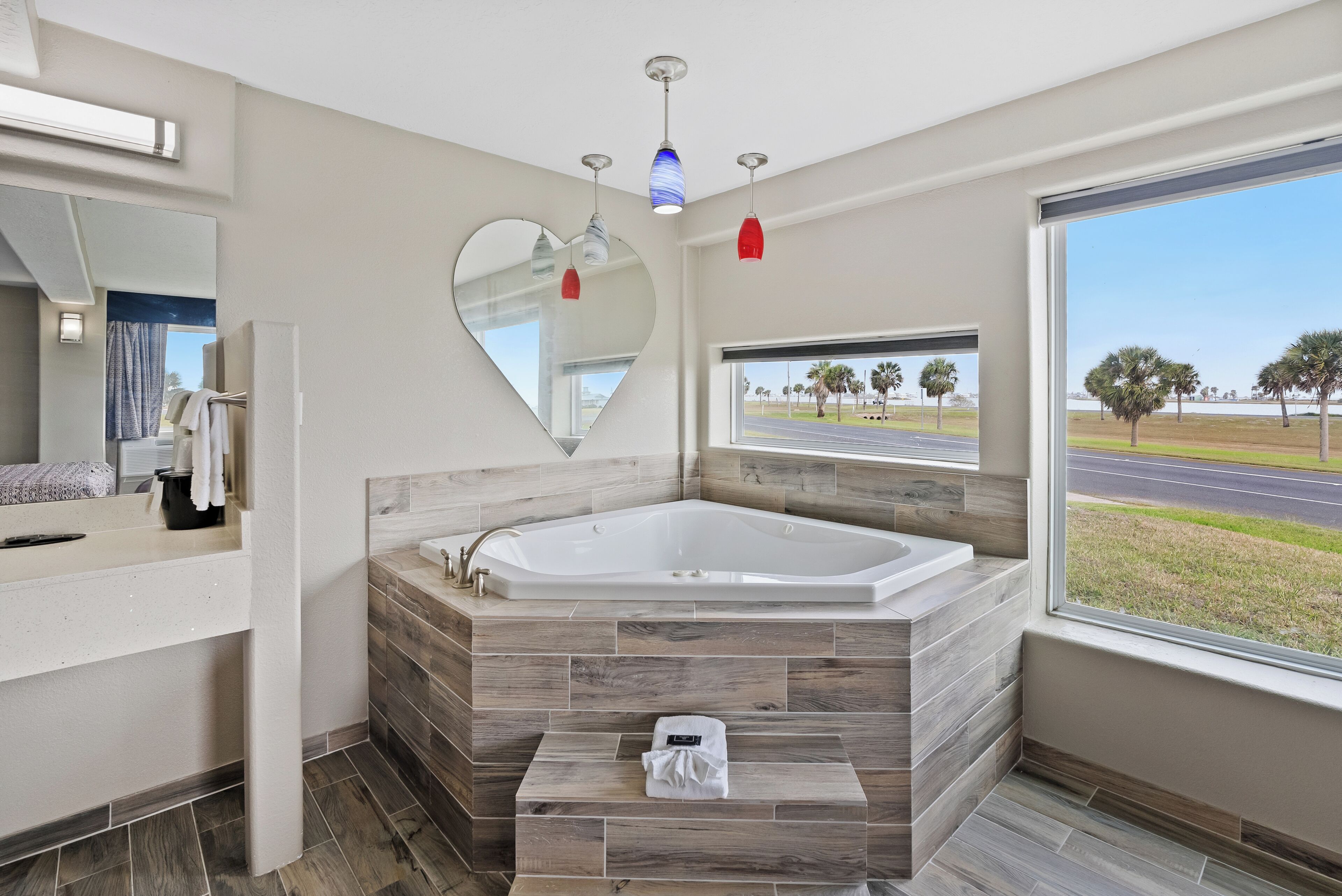 honeymoon suite, 1 king bed, non smoking | private spa tub