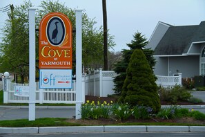 Exterior - The Cove at Yarmouth by Westgate Resorts (West Yarmouth)