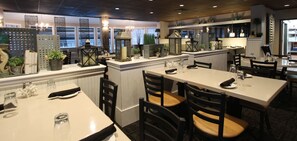 Dîner et souper servis sur place, cuisine américaine
