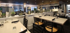 Dîner et souper servis sur place, cuisine américaine