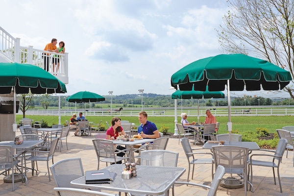 5 restaurants, breakfast served