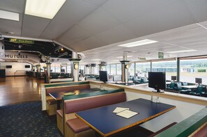 5 restaurants, breakfast served