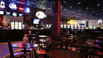 2 bar/lounge