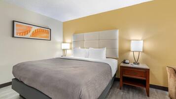 Desk, laptop workspace, iron/ironing board, free WiFi