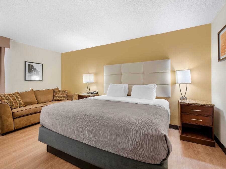 Room, 1 King Bed, Accessible, Non Smoking (Accessible Tub) | Desk, laptop workspace, iron/ironing board, free WiFi