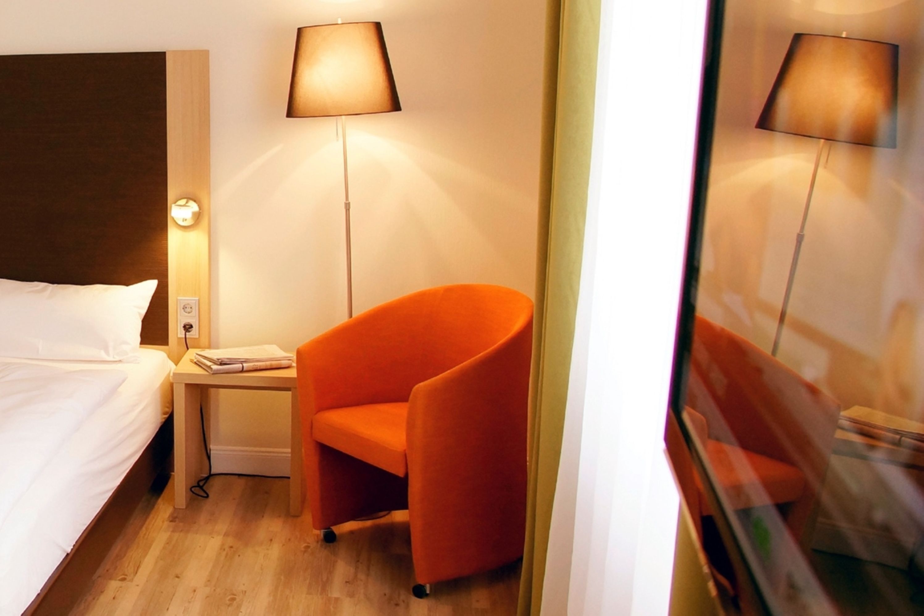 standard double room | premium bedding, down duvets, memory-foam beds, in-room safe