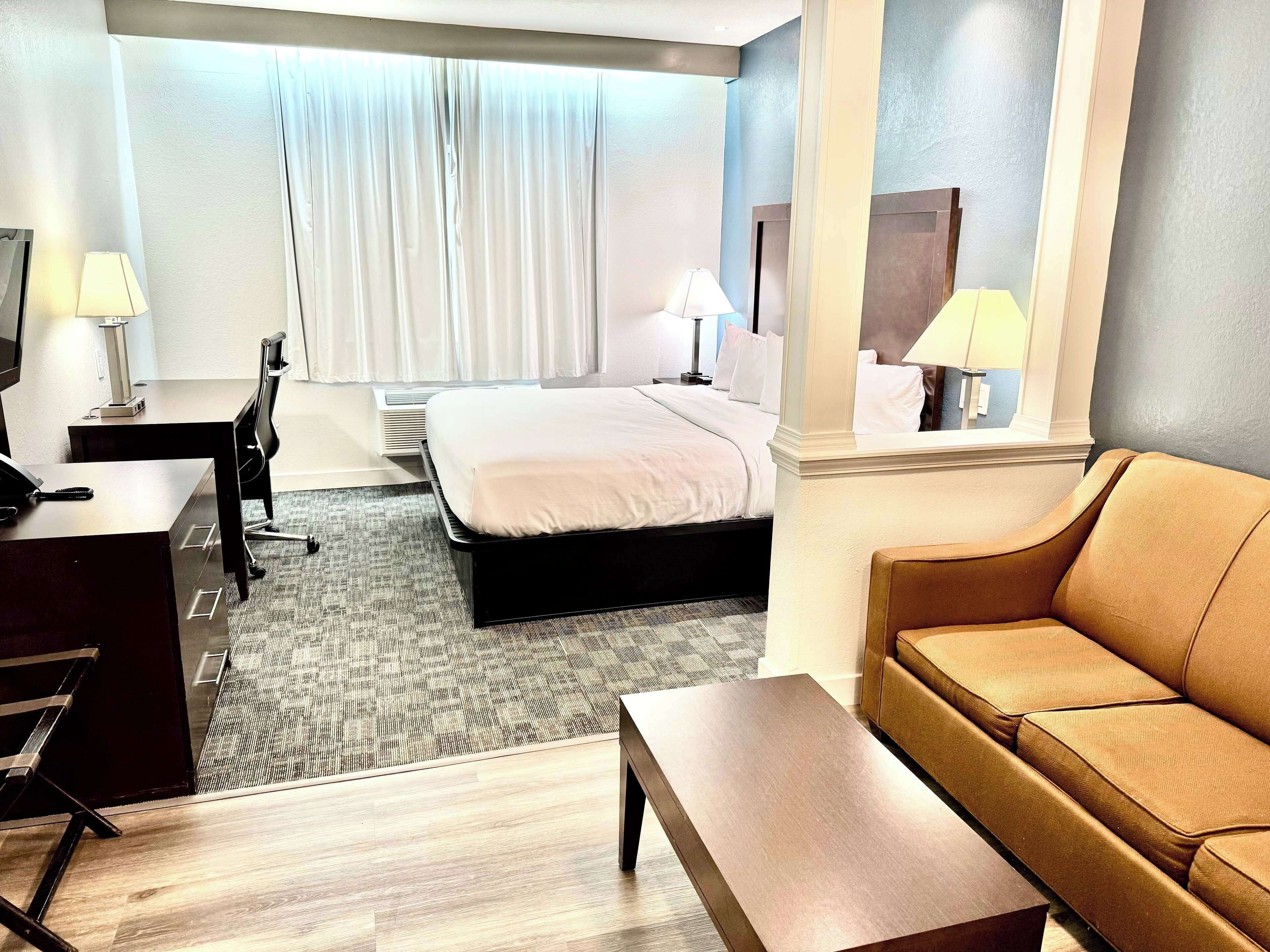 Suite, 1 King Bed, Non Smoking