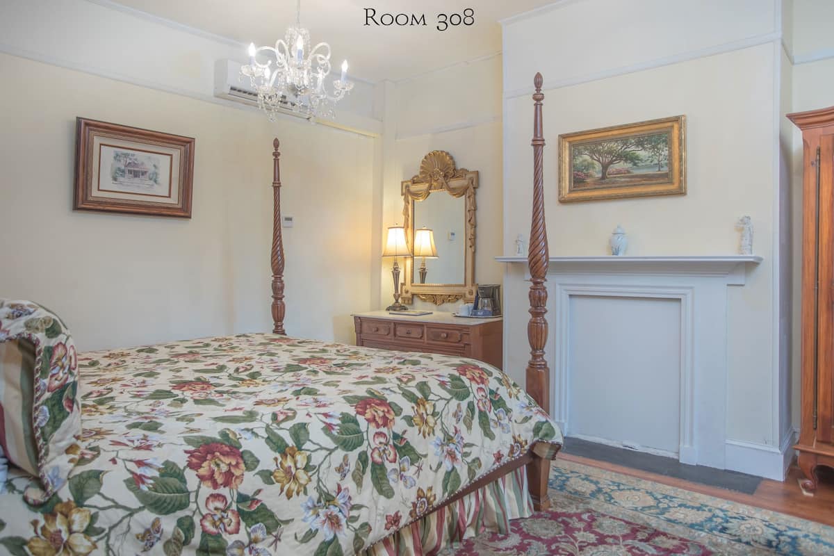 Room, 1 Queen Bed (308), Stairs Required | Individually decorated, individually furnished, iron/ironing board