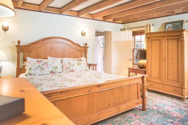 Room, 1 King Bed (314), Stairs Required | Individually decorated, individually furnished, iron/ironing board