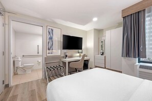 Room, 1 Queen Bed, Accessible, Non Smoking | Premium bedding, pillowtop beds, in-room safe, desk