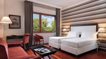 Premium Room | Minibar, in-room safe, desk, soundproofing