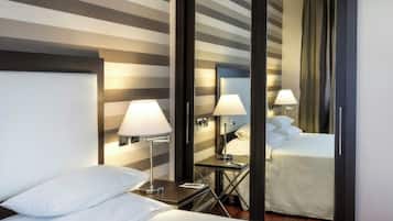 Deluxe Room | Minibar, in-room safe, desk, soundproofing