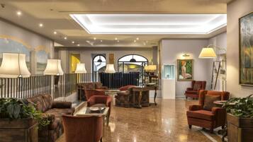 Coin salon dans le hall