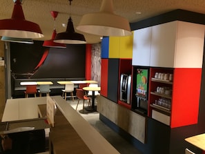 Daily continental breakfast (EUR 9 per person)