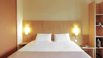 Zimmer, 1 Doppelbett | Zimmersafe, Schreibtisch, Verdunkelungsvorhänge, schallisolierte Zimmer