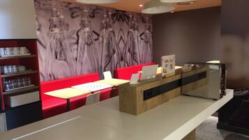 Daily continental breakfast (EUR 9 per person)